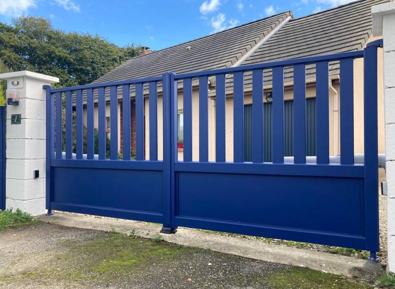 Portail battant - HORIZAL Bleu 5010