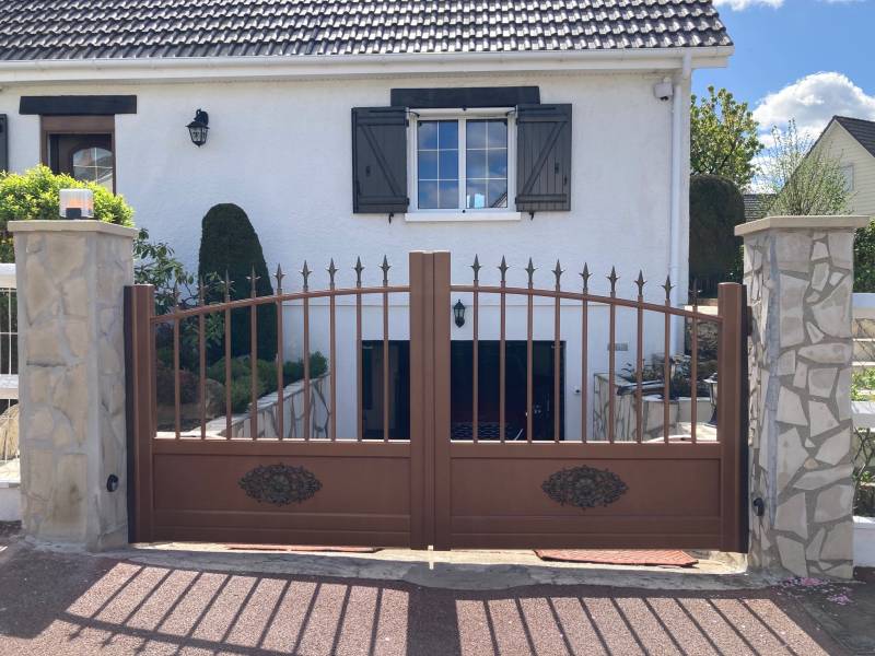 Portail et Portillon CETAL au Style rétro à Petit-Couronne près de Rouen, une belle réalisation signée Dieppe Fermeture