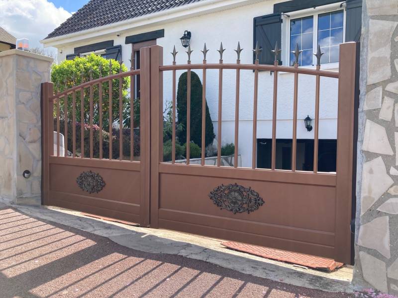 Portail et Portillon CETAL au Style rétro à Petit-Couronne près de Rouen, une belle réalisation signée Dieppe Fermeture