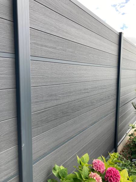 Claustra composite et poteaux aluminium - Dieppe