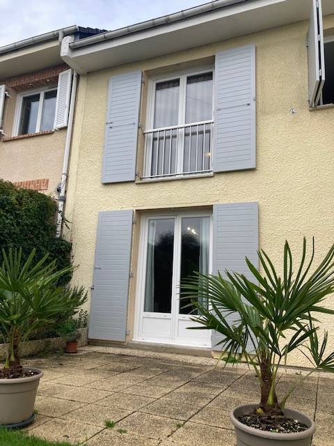 Entreprise de menuiserie Hautot sur Mer près de Dieppe : volet battant aluminium isolé sur mesure gris RAL 9006 pour une rénovation