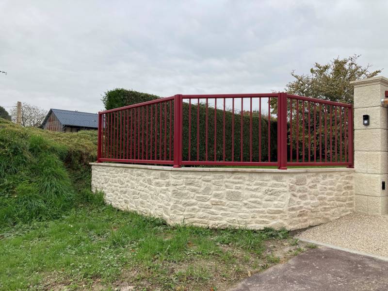 Vente et installation d'un portail battant en Aluminium Cetal à Avremesnil : une réalisation Gournay Dieppe Fermeture