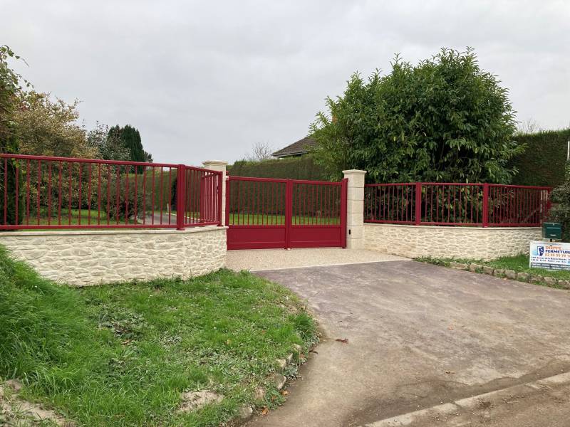 Vente et installation d'un portail battant en Aluminium Cetal à Avremesnil : une réalisation Gournay Dieppe Fermeture