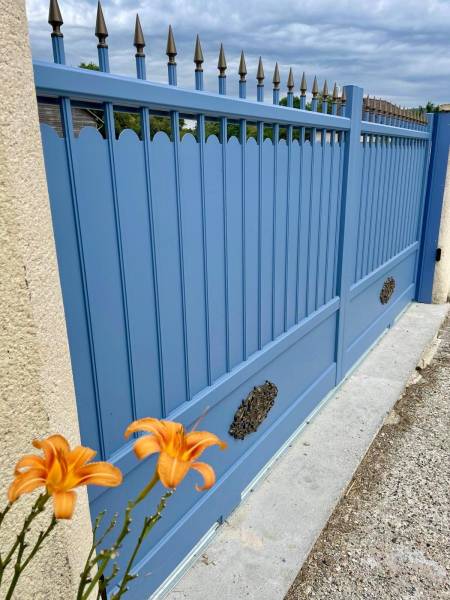 Portail alu coulissant ral 5013 Gournay Fermeture