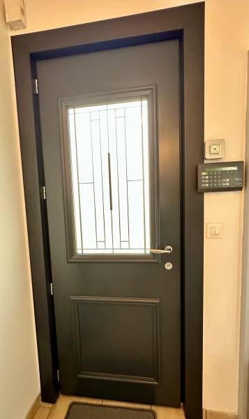 Installation d’une porte acier Zilten SEGOVIA‑1 avec finition intérieure gris anthracite à Gournay en Bray