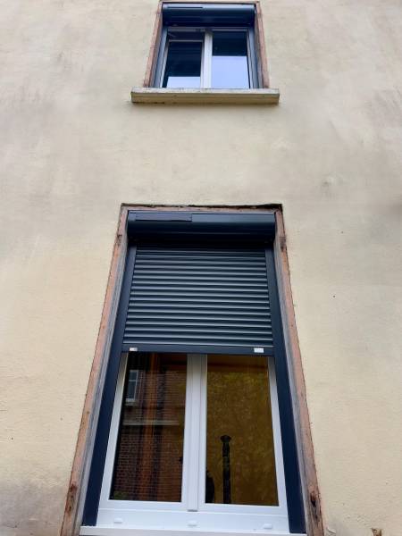 Volet roulant solaire SOMFY gris 7016