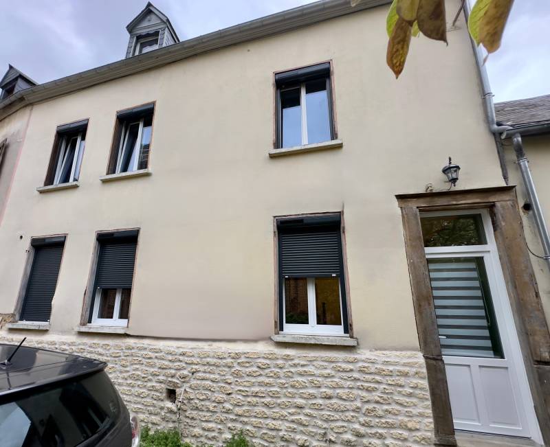 Fenêtre pvc Perform 76 et volets roulants solaires SOMFY 