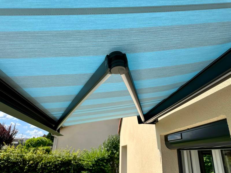 Bras led store terrasse Gournay Fermeture 
