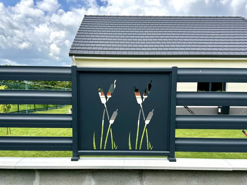 clôture aluminium lames ajourées avec décors 7016 Cetal