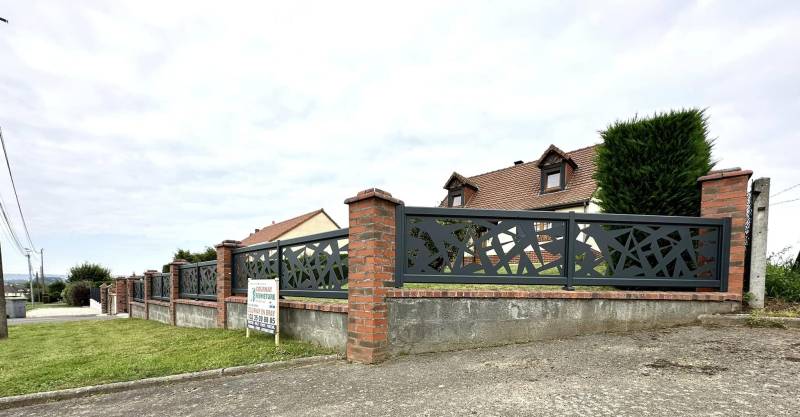 Clôture alu sur maçonnerie existante CETAL