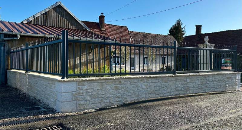 VUE EXTERIEUR CLOTURE ALU CETAL GOURNAY FERMETURE