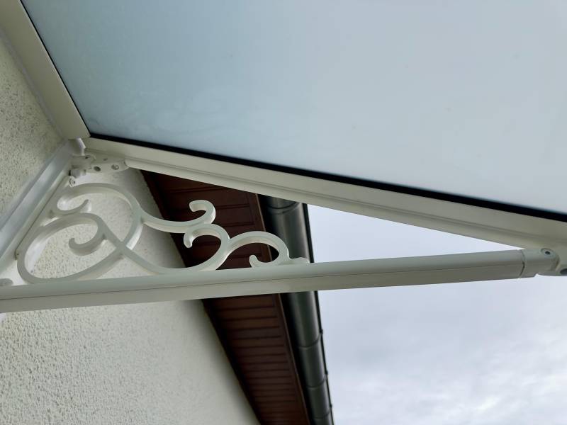 Détail du support décoratif de la marquise ORIAL modèle LISEA
