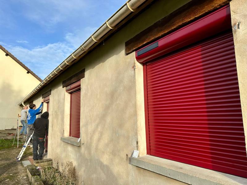 Coffre quart de rond 150 mm de volets roulants solaires aluminium installés à Gournay-en-Bray