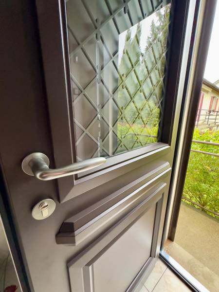 Vitrage décoratif sablé avec grille intégrée porte aluminium sécurisée Beauvais