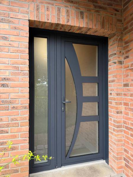 Porte entrée PVC Pierret Zénith Amande avec tierce vitrée installation à Rouen