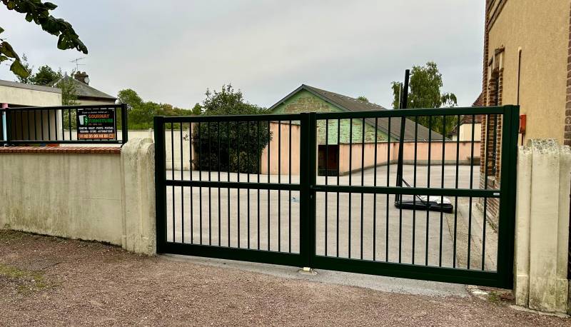 APRES : Ecole Savignies portail alu Gournay Fermeture