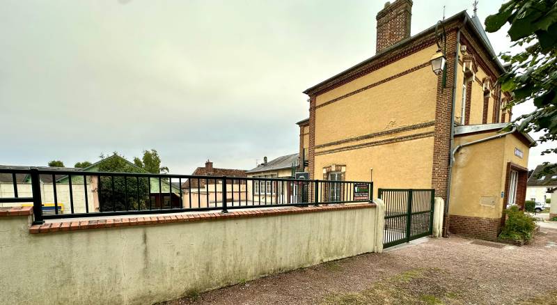 APRES : Ecole Savignies clôture alu Gournay Fermeture