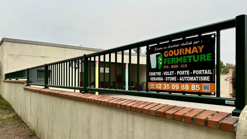 Ecole Savignies clôture CETAL alu Gournay Fermeture