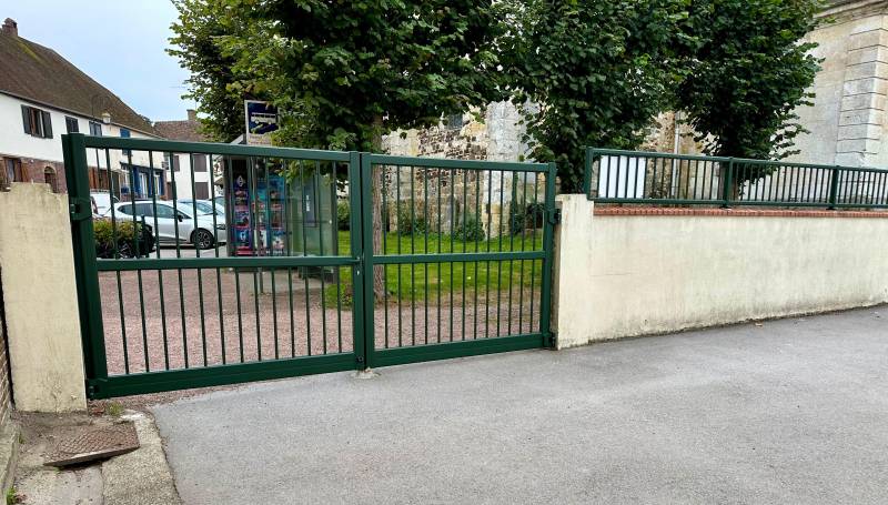 Ecole Savignies portail alu CETAL Gournay Fermeture