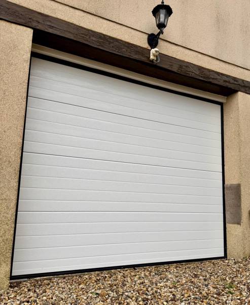 Porte de Garage sectionnelle motorisée à Talmontier