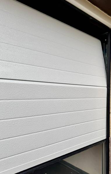 panneaux rainurés veinés porte de garage à Talmontier