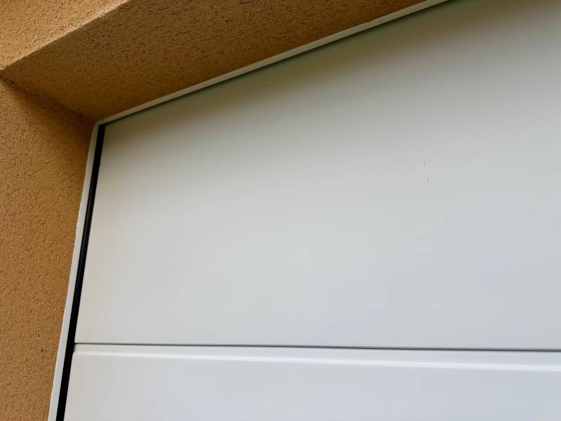 Porte de garage sectionnelle motorisée Hormann à Gournay en Bray