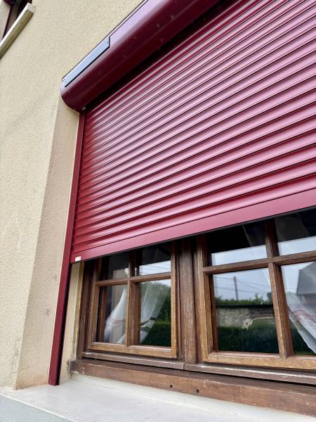 Une installation de volets roulants solaires