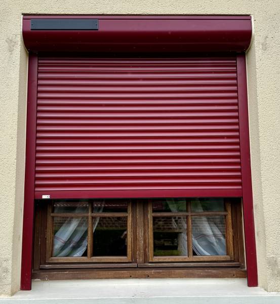 Forges les Eaux installation de volets roulants solaires