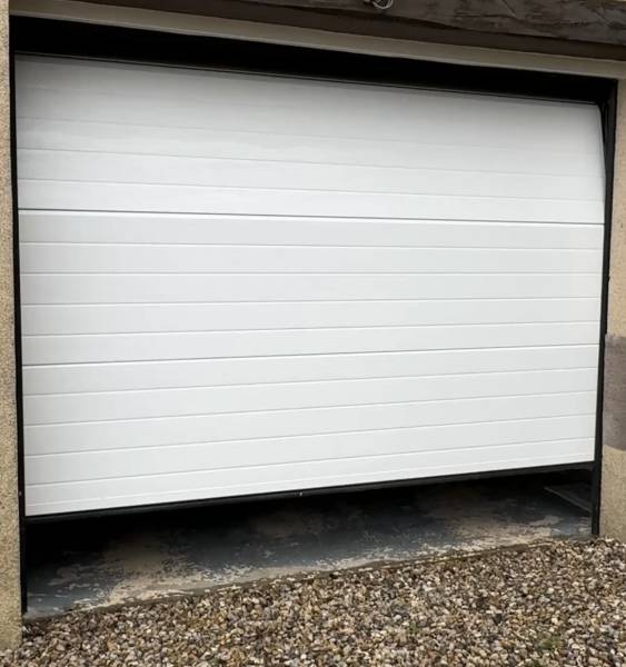 Porte de garage motorisée à Talmontier 