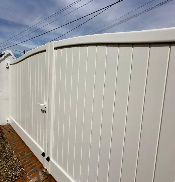 Portail aluminium sur mesure blanc finition haut de gamme Beauvais