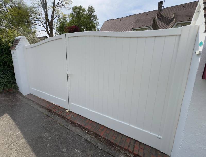 Pose portail aluminium plein blanc sur maçonnerie existante proche Beauvais