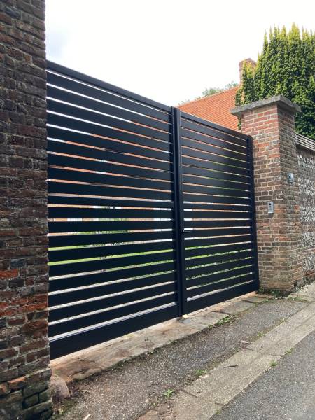 Remplacement de portail bois par portail aluminium hors norme à Dieppe (76)